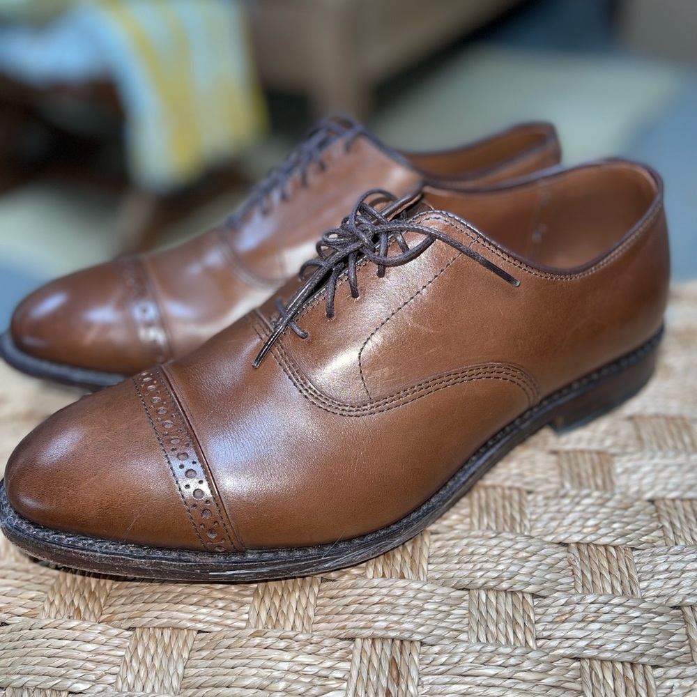 Allen Edmonds brown leather dress shoe amazing condition!